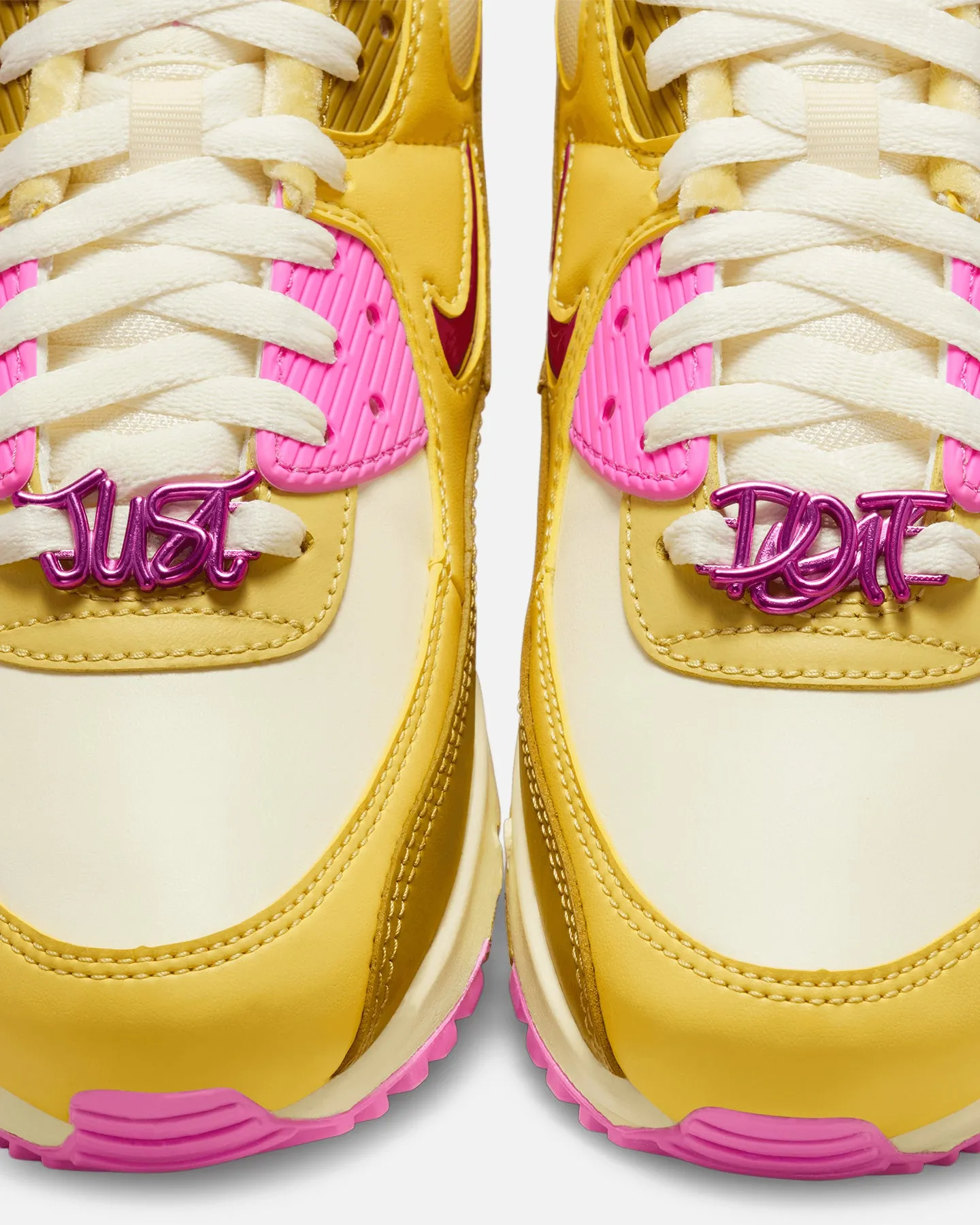 Nike Women's Air Max 90 SE Coconut Milk/Playful Pink
